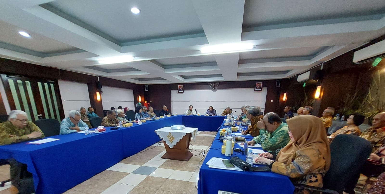 Rapat Pengurus Lengkap